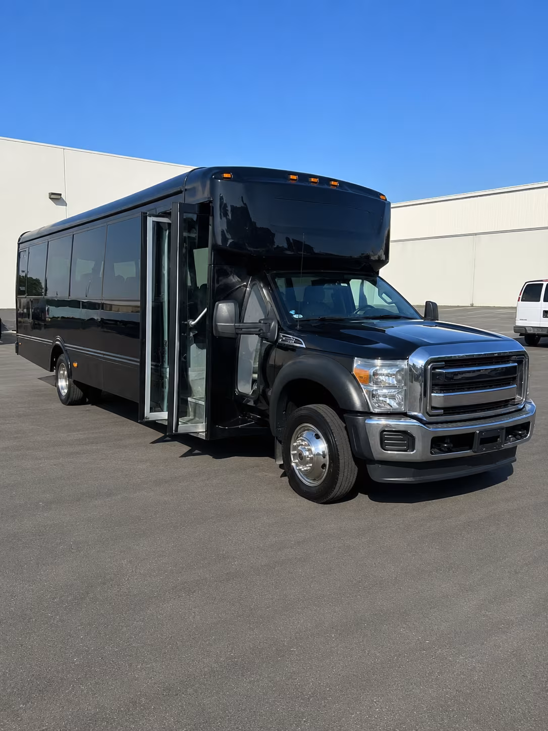 Tallahassee Birthday, Sweet 16, & Quinceañera Transportation party bus exterior
